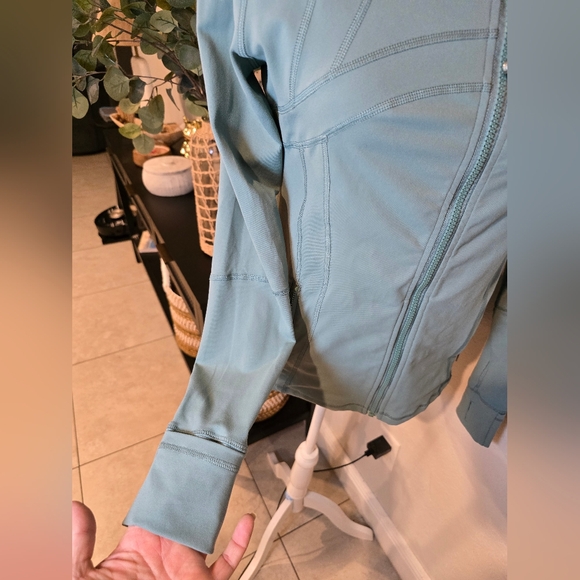 Lululemon Women's Define Jacket Nulu Fog Green Athleisure Size 8 - Picture 2 of 5